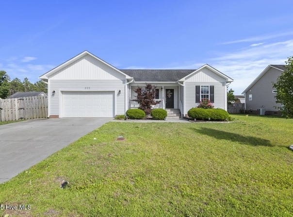 301 Pine Ridge Lane, Holly Ridge, NC 28445