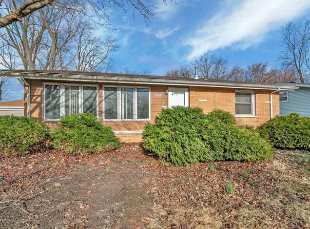 16322 Plymouth Drive, Markham, IL 60428