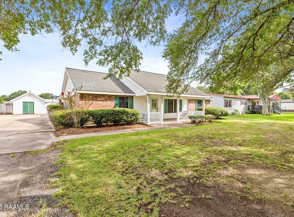 1054 Hebert Avenue, Breaux Bridge, LA 70517