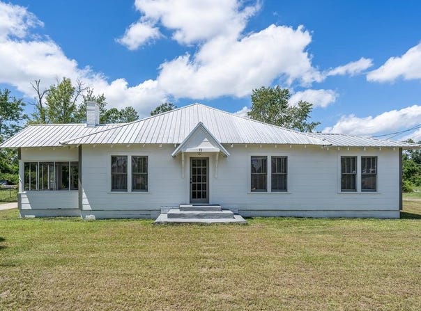 73 Latimer St, Hazlehurst, GA 31539