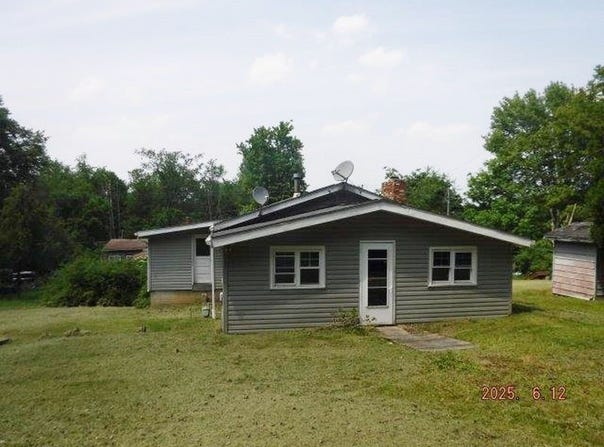 822 Robin Rd, Loyalhanna, PA 15681