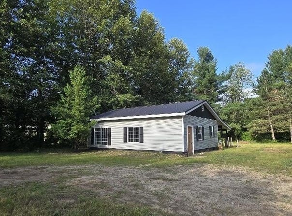 4997 S Croton Hardy Drive, Newaygo, MI 49337