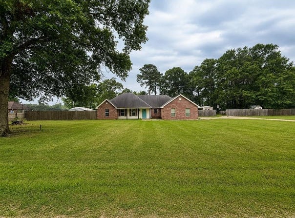 205 County Road 733, Buna, TX 77612