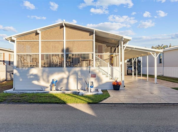 27 FREEMAN AVENUE, PUNTA GORDA, FL 33950