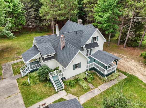 2260 W Pinewood Drive, Roscommon, MI 48653