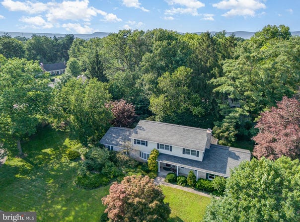901 STRATFORD DRIVE, CARLISLE, PA 17013