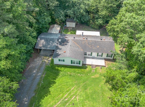 611 W Robinson Street, Dallas, NC 28034