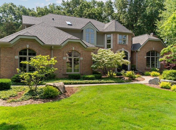 8400 Cedar Hills Drive, Dexter, MI 48130
