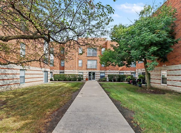 3255 Kirchoff Road, Rolling Meadows, IL 60008