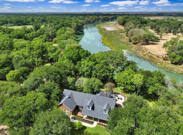 1196 Loch Lane, Seguin, TX 78155
