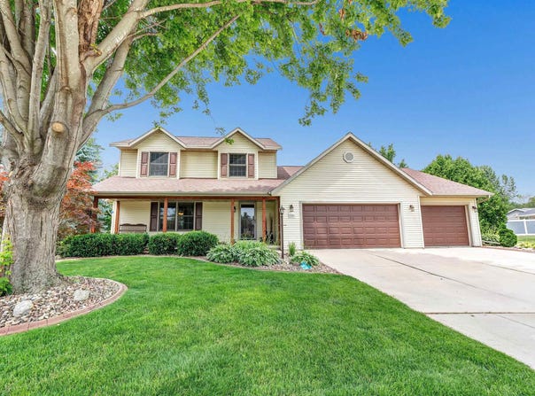 370 NIGHTINGALE Drive, PULASKI, WI 54162-9442