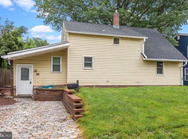 36 GRAPEVINE ROAD, LEVITTOWN, PA 19057