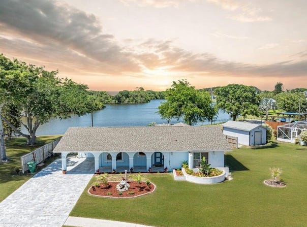 902 Canal Circle, Sebastian, FL 32958
