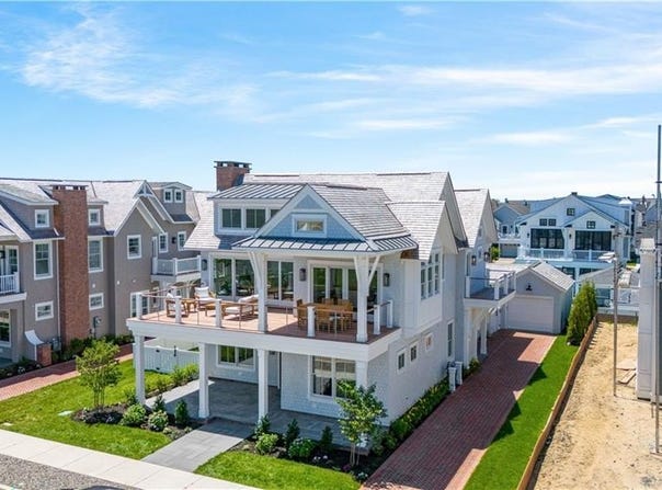 811 Ocean Road, Narragansett, RI 02882