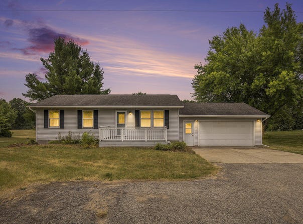 13280 Bradshaw Street NE, Gowen, MI 49326