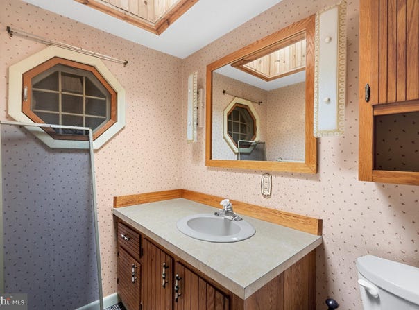 2965 UPPER RIDGE ROAD, PENNSBURG, PA 18073