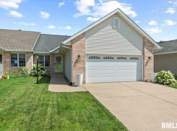 319 BUTLER Drive, Chatham, IL 62629