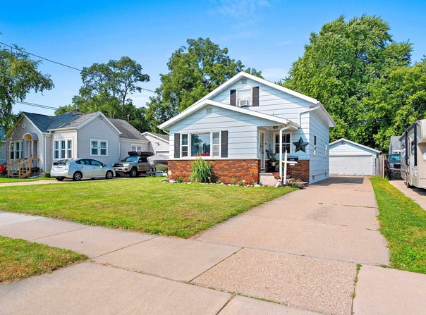 1419 POWERS Street, OSHKOSH, WI 54901