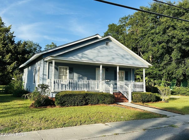 78 W Palmetto Avenue, Varnville, SC 29944