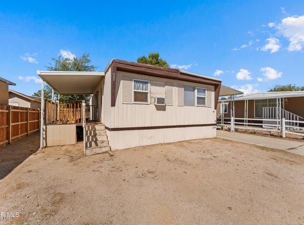 3300 W 15th Street, Rosamond, CA 93560