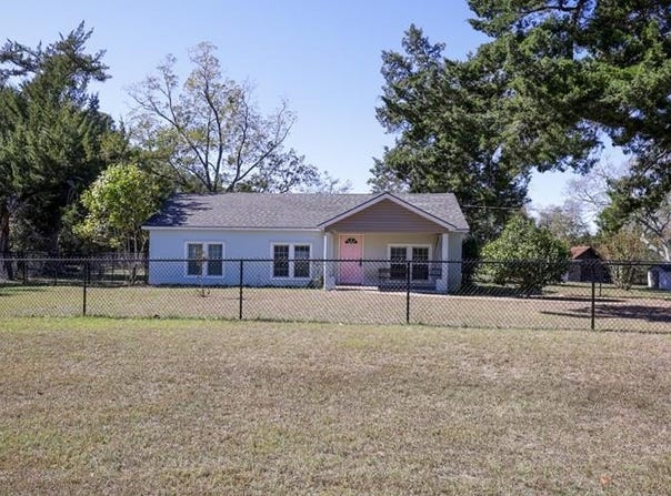 6176 Willie Varnum Road, Cottonwood, AL 36320