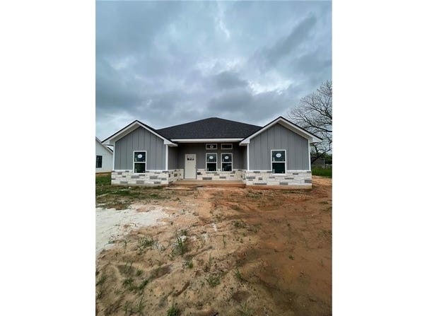 412 E Hunt Street, Bremond, TX 76629