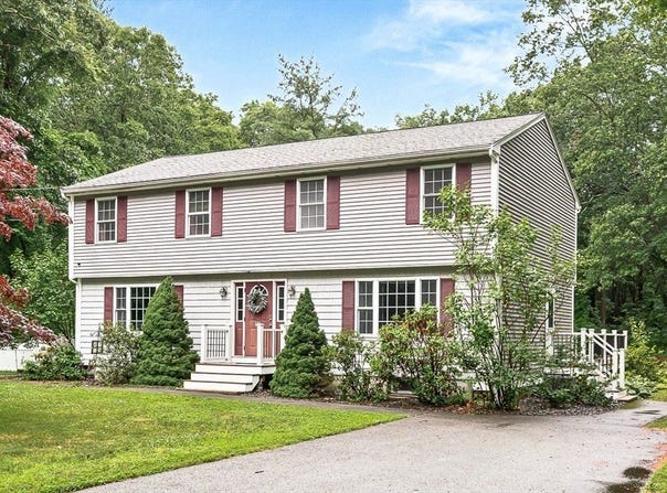 36 Willowdale Rd, Tyngsborough, MA 01879