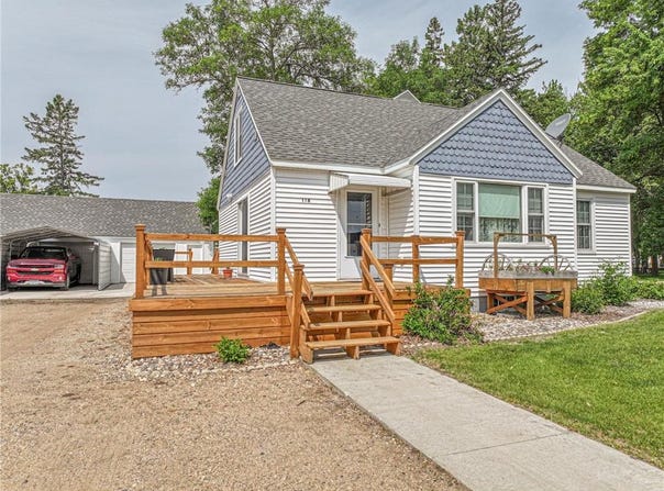 118 N Douglas Avenue, Parkers Prairie, MN 56361