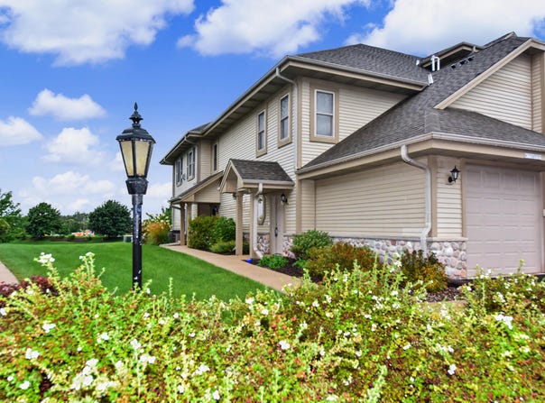 W173N5537 Ravenwood Dr, Menomonee Falls, WI 53051