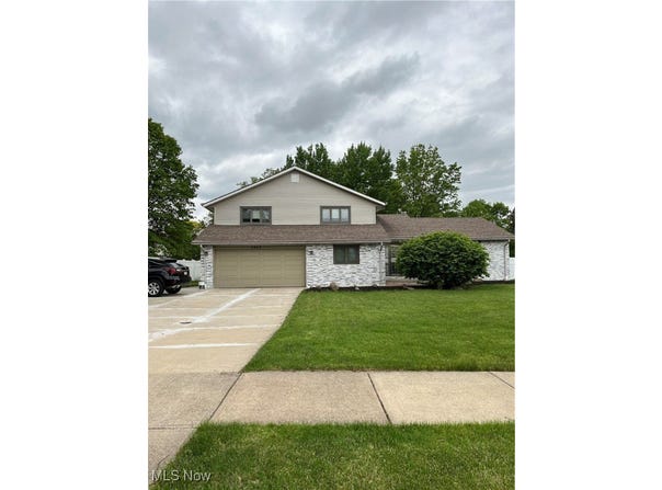 2960 Richmond Road, Beachwood, OH 44122