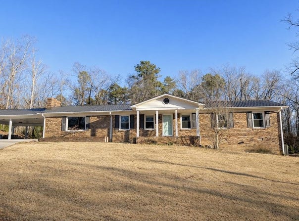 141 PECAN St, Selmer, TN 38375-1532