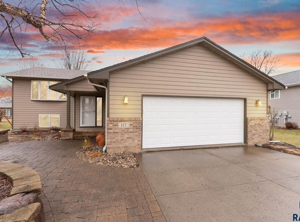 117 Thad St, Brandon, SD 57005