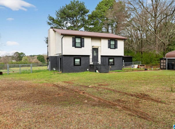 1024 RUSSELL DRIVE, WEAVER, AL 36277
