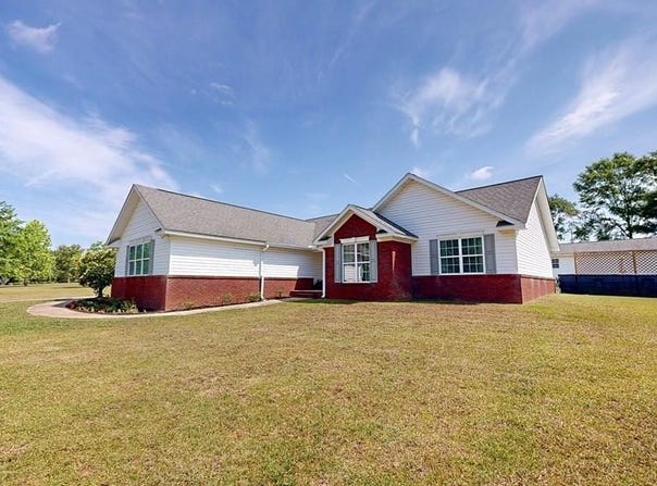 119 Willow Oaks Drive, Headland, AL 36345