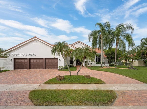 355 Coconut Cir, Weston, FL 33326