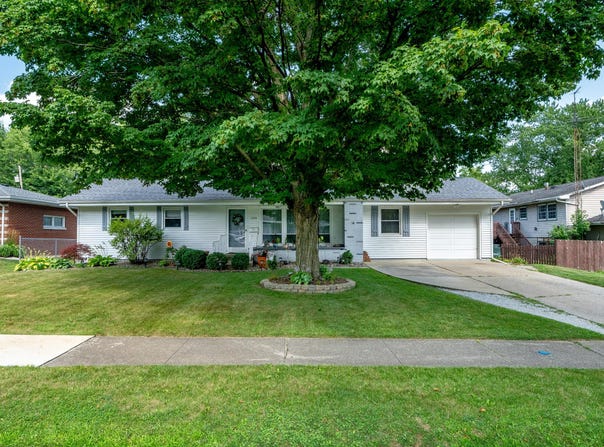 1304 Lafayette Street, Valparaiso, IN 46383