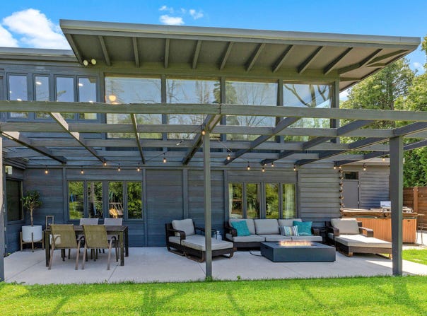 6465 N Santa Monica Blvd, Fox Point, WI 53217