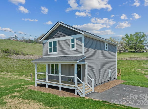 208 Sycamore Farm Road, Leicester, NC 28748