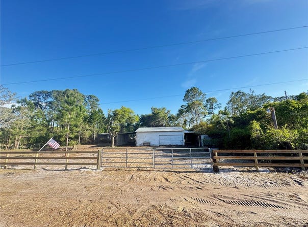 21240 SE 142ND STREET, UMATILLA, FL 32784