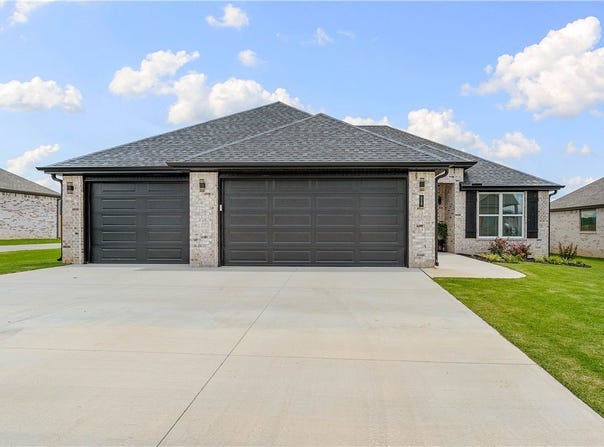 115 S Eagle Mountain Street, Prairie Grove, AR 72753