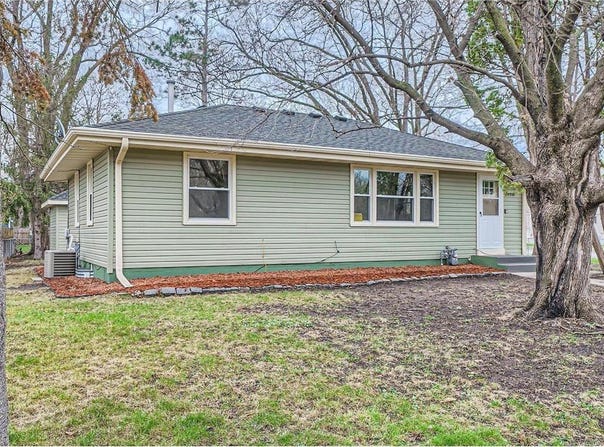6300 Quebec Avenue N, Brooklyn Park, MN 55428