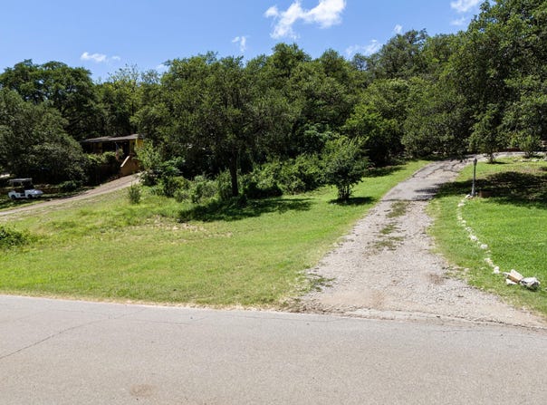 10506 Lakeside DR, Jonestown, TX 78645