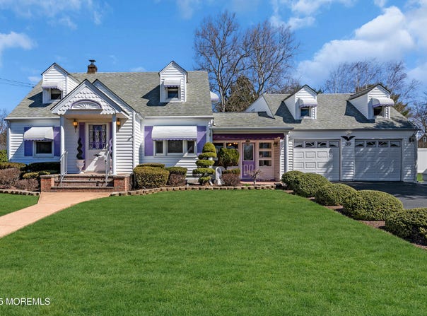 39 Pine Avenue, Freehold, NJ 07728