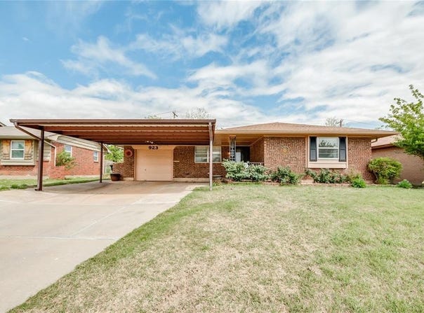923 NW 5th Street, Moore, OK 73160