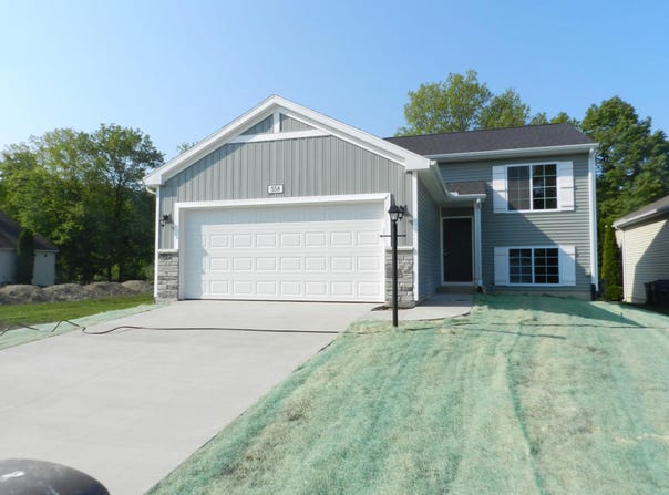 558 Swan River Drive, Benton Harbor, MI 49022