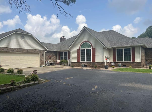 2151 Magnolia Dr, Piggott, AR 72454