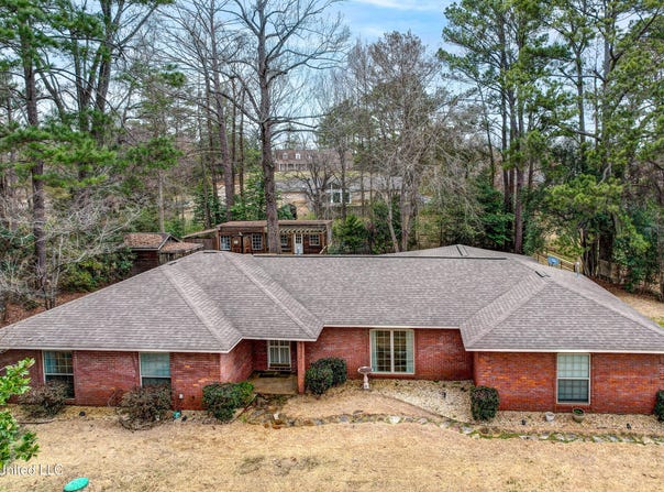 911 Newitt Vick Drive, Vicksburg, MS 39183