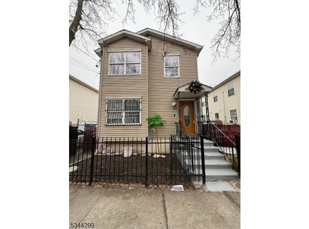 236 Whiton St, Jersey City, NJ 07304-3308