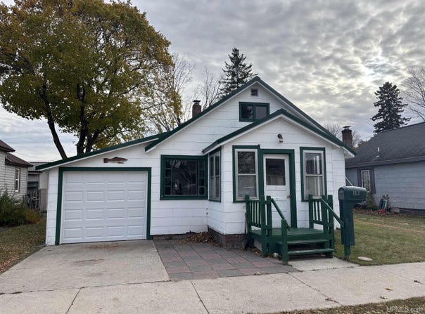 112 E Ave B, Newberry, MI 49868