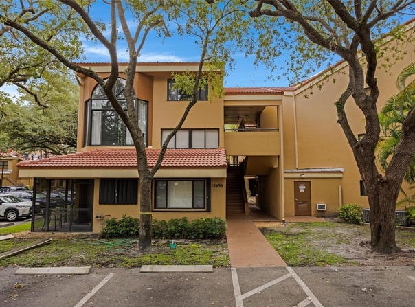 15499 MIAMI LAKEWAY N, MIAMI LAKES, FL 33014